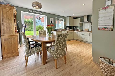 99 Sentrys Orchard, Exminster, Exeter, EX6 8UE