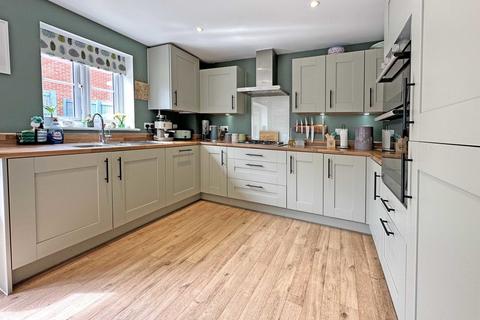 99 Sentrys Orchard, Exminster, Exeter, EX6 8UE