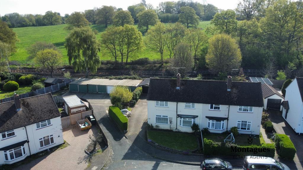 Green Glade, Theydon Bois, CM16 3 bed semidetached house £650,000