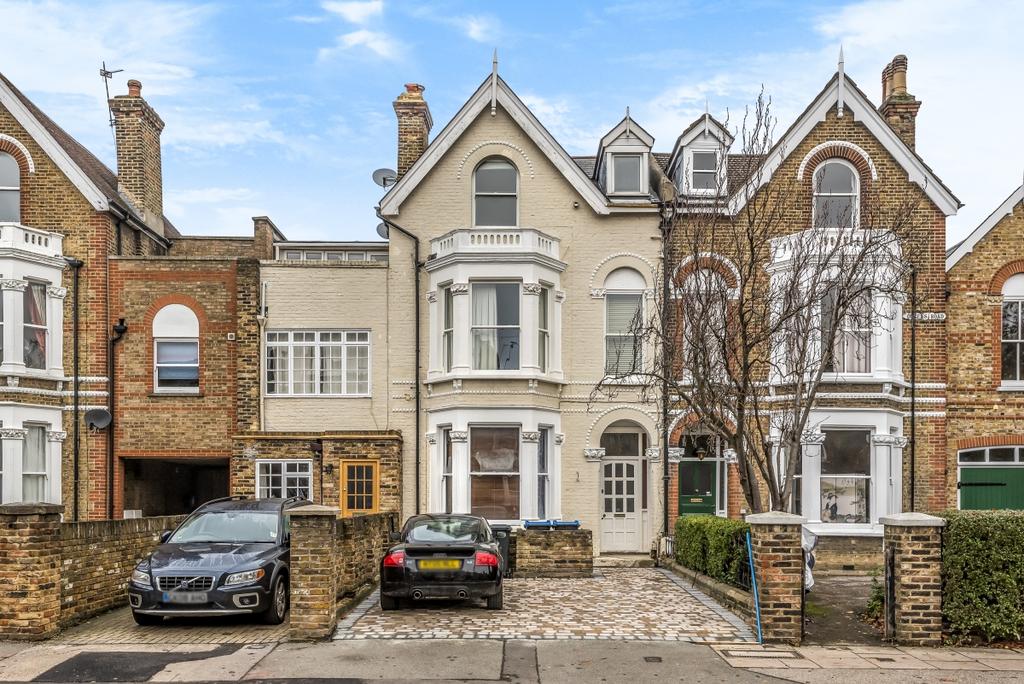 Queens Road Wimbledon SW19 1 bed flat £1,500 pcm (£346 pw)