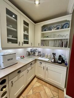 29 Kirkway, Broadstone, BH18 8ED