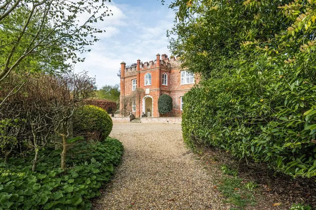 6 bedroom manor house for sale