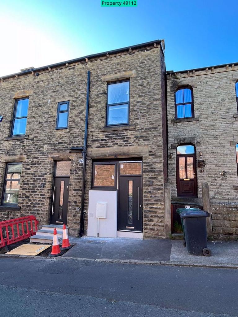 Whewell Street, Birstall, Batley, WF17 2 bed semidetached house to