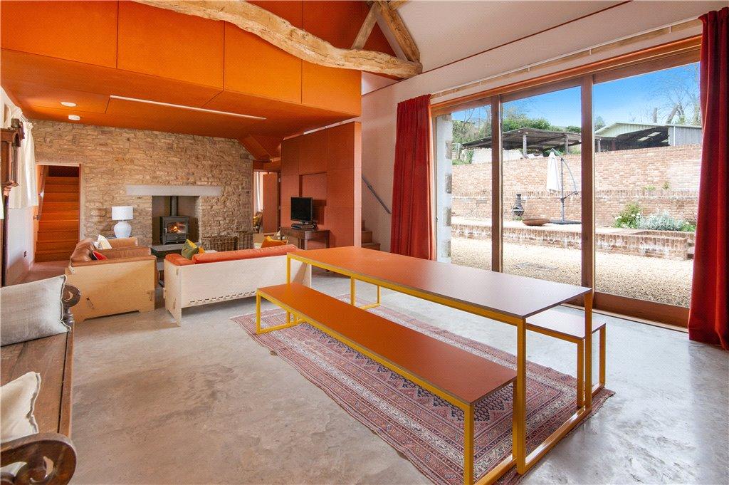 Dining/Sitting Area