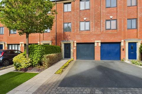 3 bedroom townhouse to rent, Newton Close, Chester