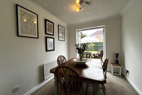 4 bedroom detached house for sale - White Park Close, Middlewich