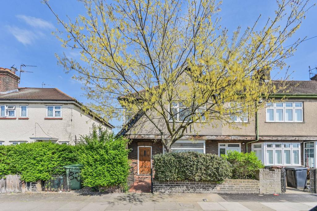 PERTH ROAD, Wood Green, London, N22 3 bed terraced house £2,500 pcm (£577 pw)