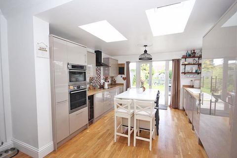 37 Grantham Avenue, Grimsby, DN33 2HQ