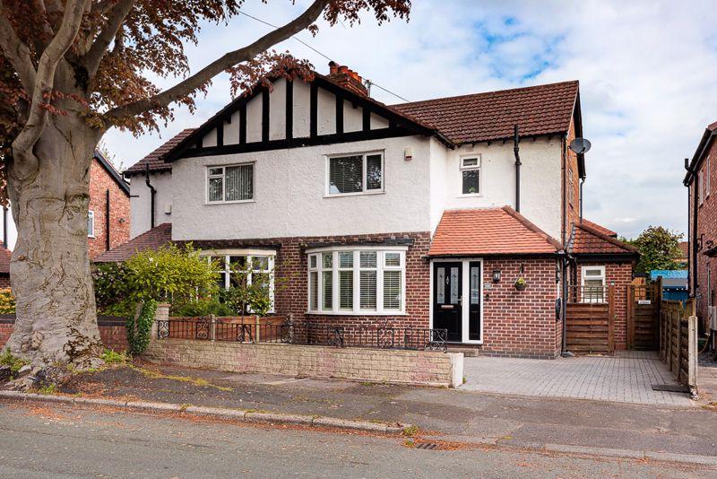 Foxhall Road, Timperley 3 bed semidetached house for sale £595,000