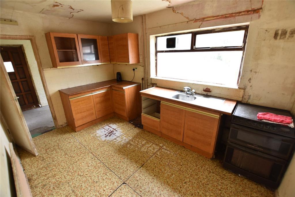 Newgate Drive, Little Hulton... 3 bed semidetached house £75,000
