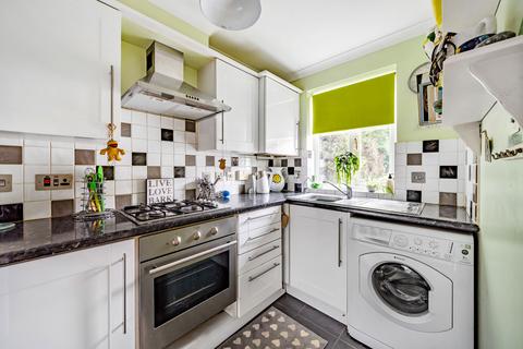 2 bedroom end of terrace house to rent, Ferns Mead, Farnham, Surrey, GU9