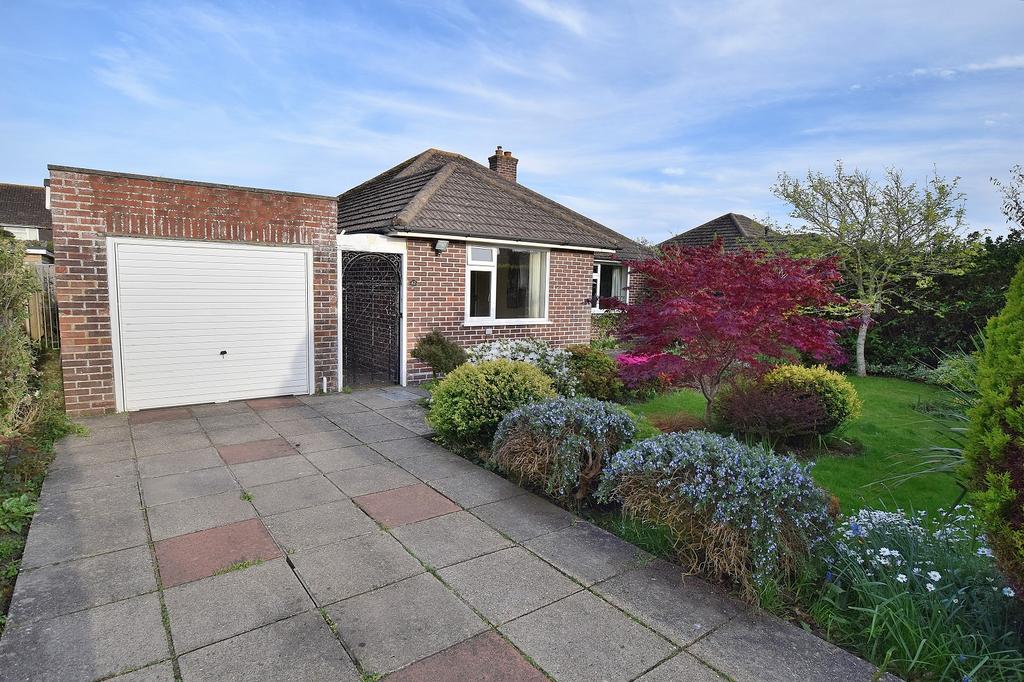 Barton Drive, Barton On Sea, New Milton, Hampshire. BH25 7JJ 2 bed