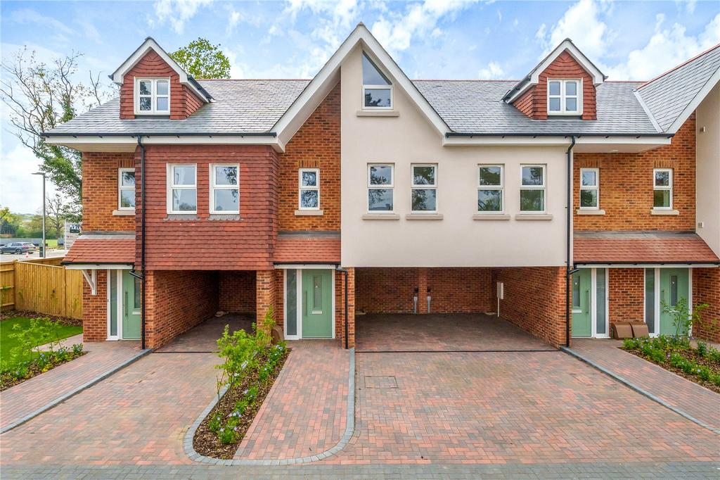 Paddock Wood, Tonbridge 3 bed terraced house for sale £450,000