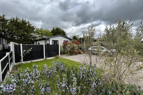 2 bedroom park home for sale - Lippitts Hill, Loughton