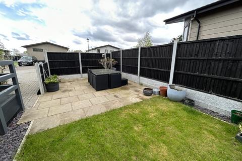 2 bedroom park home for sale - Lippitts Hill, Loughton