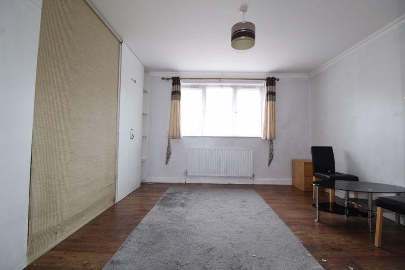 Trent Road, Luton 1 bed apartment £700 pcm (£162 pw)