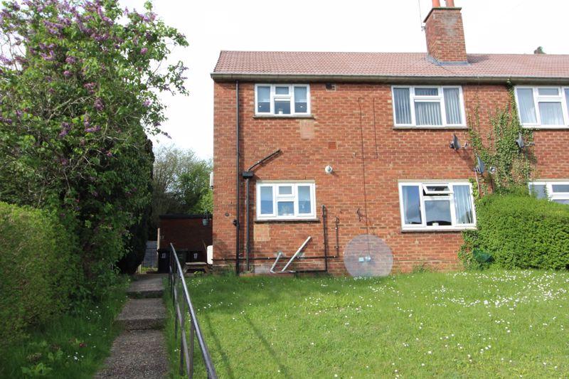 CHAIN FREE on Long Cutt, St. Redbourn 1 bed flat for sale £280,000
