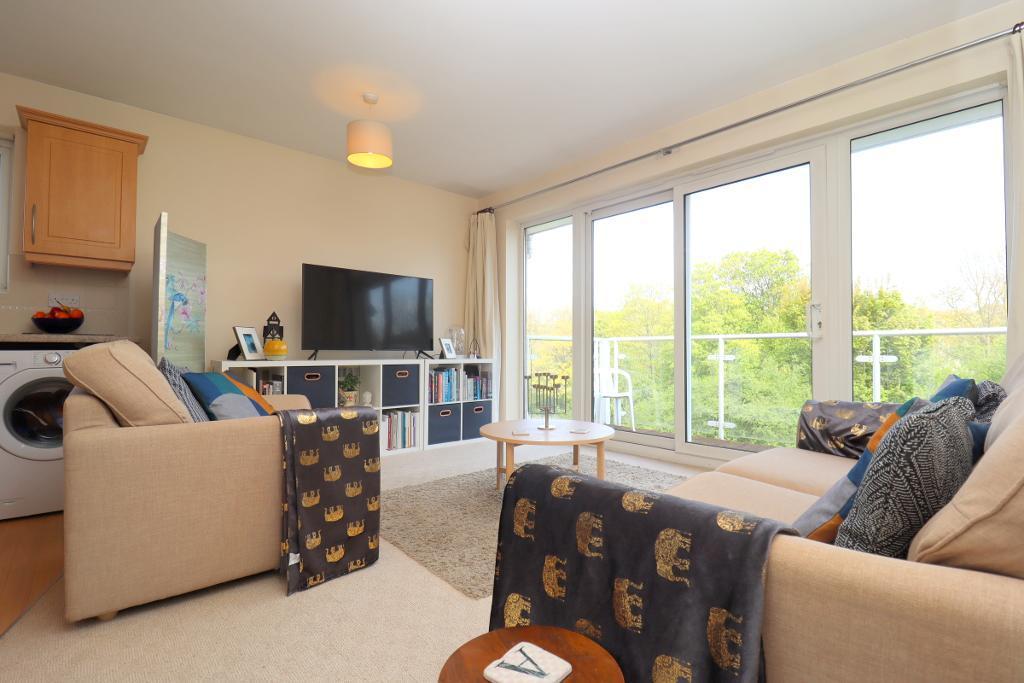 Foxglove Way, New Bedford Road Area... 2 bed apartment - £180,000