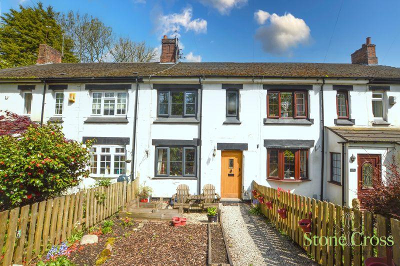 Bryn Gates Lane, Bamfurlong, Wigan, WN2 5JY 2 bed cottage for sale £