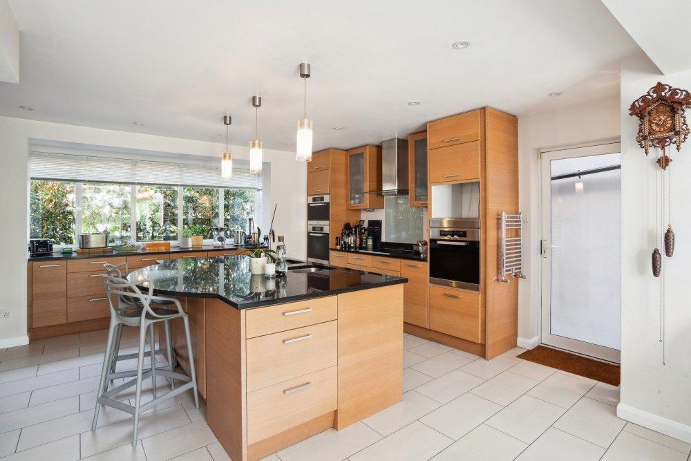 Orchard Grove, Chalfont St. Peter, Gerrards Cross, Buckinghamshire 4