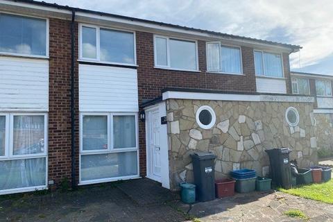 3 bedroom property to rent, Chichester Way, Feltham