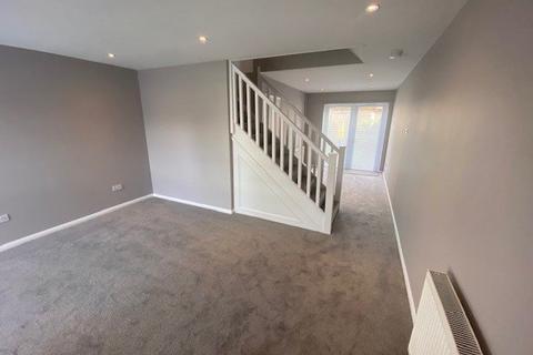 3 bedroom property to rent, Chichester Way, Feltham
