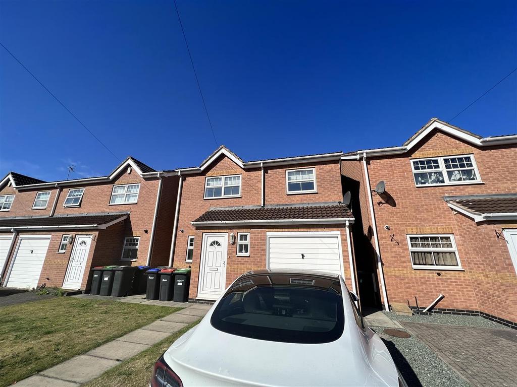 Violet Grove, Hucknall, Nottingham 3 bed detached house to rent £