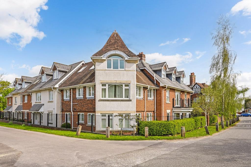 Brookley Road, Brockenhurst, SO42 2 bed apartment £235,000