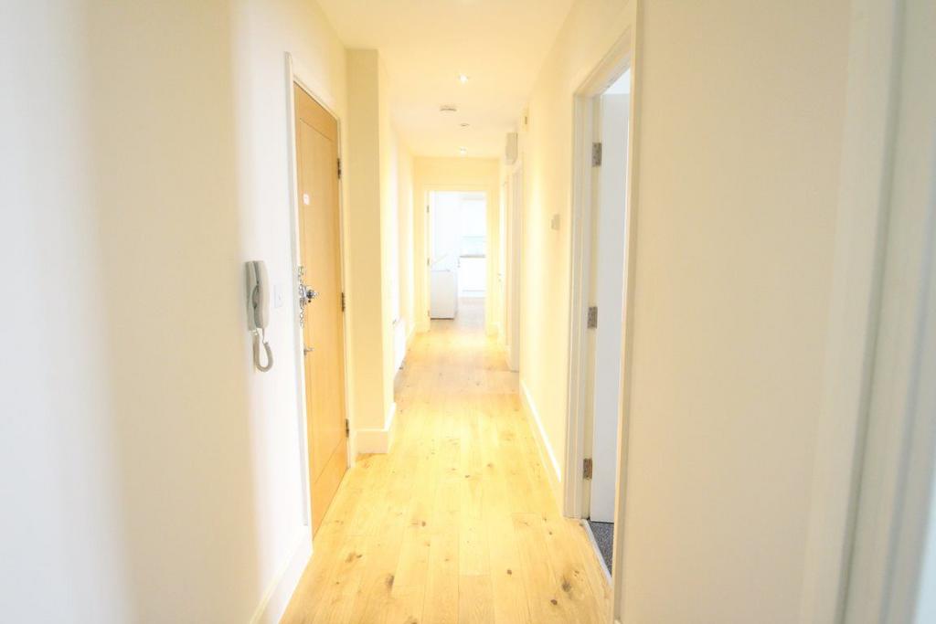 Balfour House, Ilford 3 bed house £1,750 pcm (£404 pw)