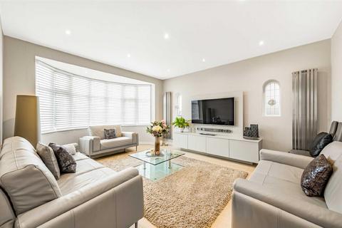 29 Chiddingfold, London, N12 7EX