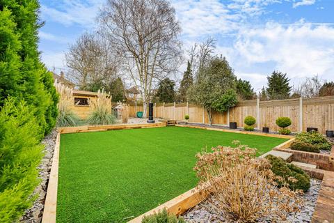 29 Chiddingfold, London, N12 7EX