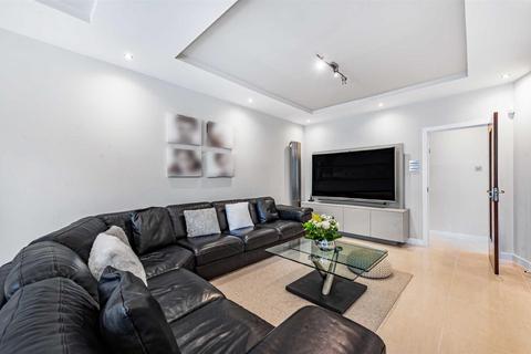 29 Chiddingfold, London, N12 7EX