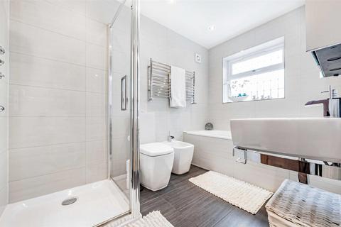 29 Chiddingfold, London, N12 7EX