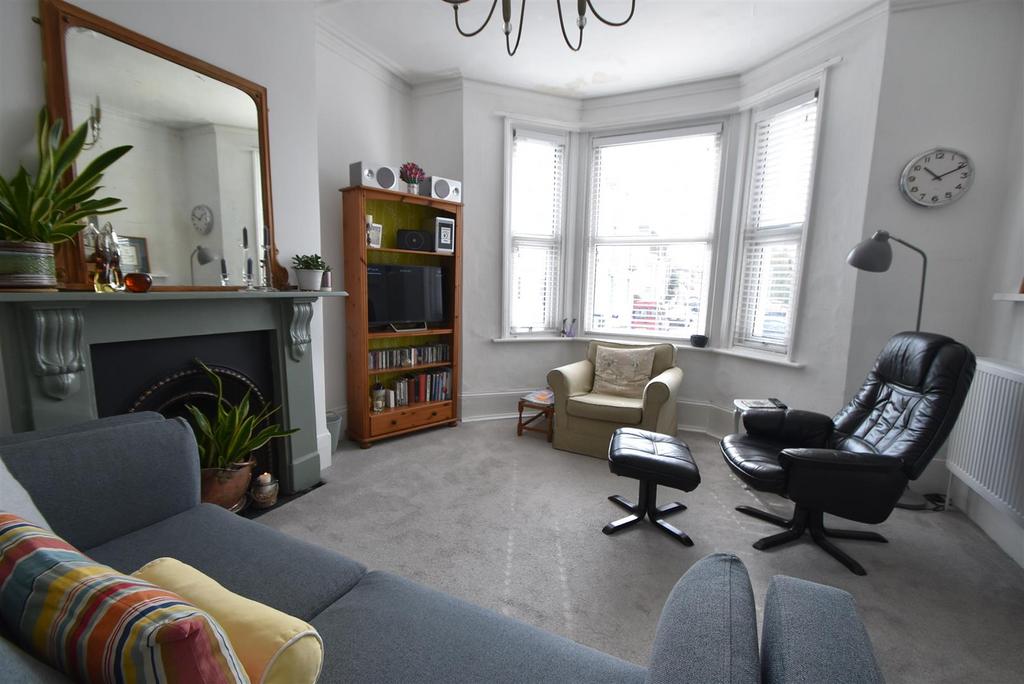 Tower Road, St. LeonardsOnSea 3 bed £1,100 pcm (£254 pw)