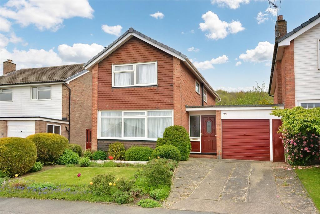 Hall Park Avenue, Horsforth, Leeds, West Yorkshire 3 bed detached house ...