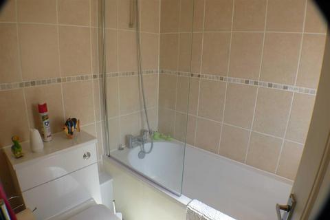 1 bedroom semi-detached house to rent, Brooklands Court, New Haw KT15