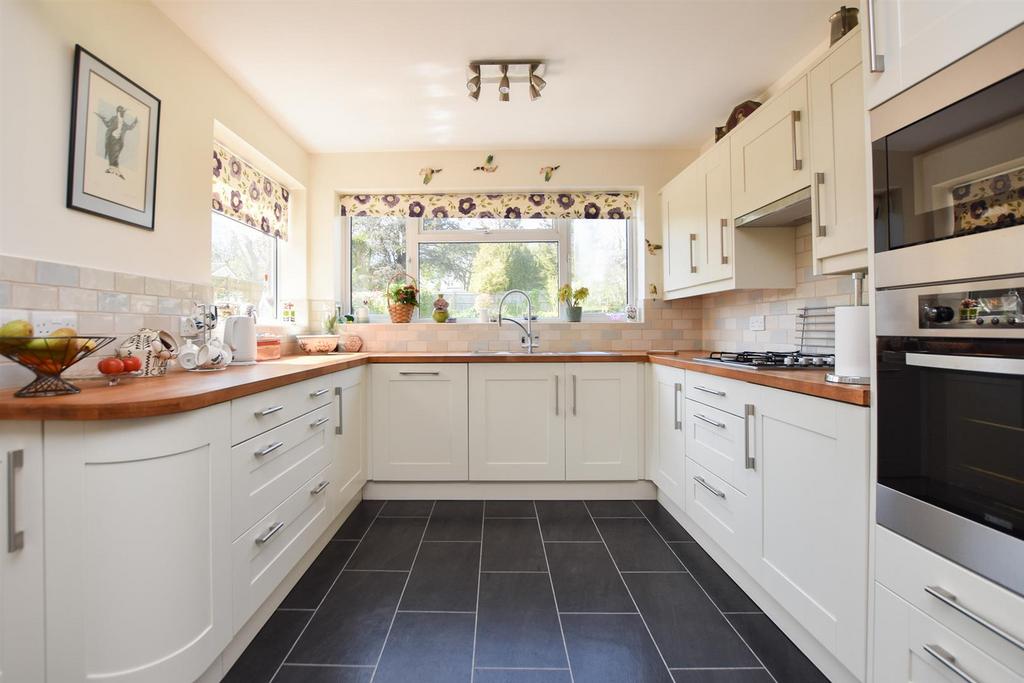 Gillsmans Park, St. LeonardsOnSea 5 bed detached house £675,000