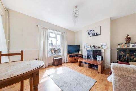 2 bedroom flat for sale - Swiftsden Way, Bromley