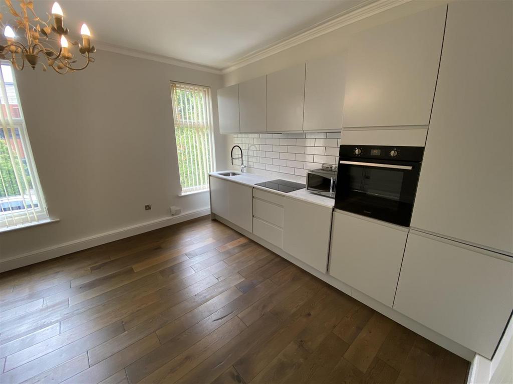 Burton Road, Didsbury, Manchester 2 bed flat £975 pcm (£225 pw)