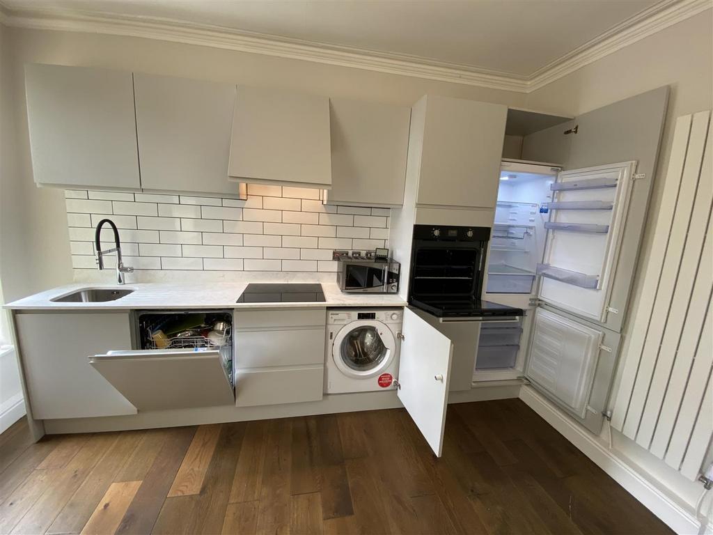 Burton Road, Didsbury, Manchester 2 bed flat £975 pcm (£225 pw)