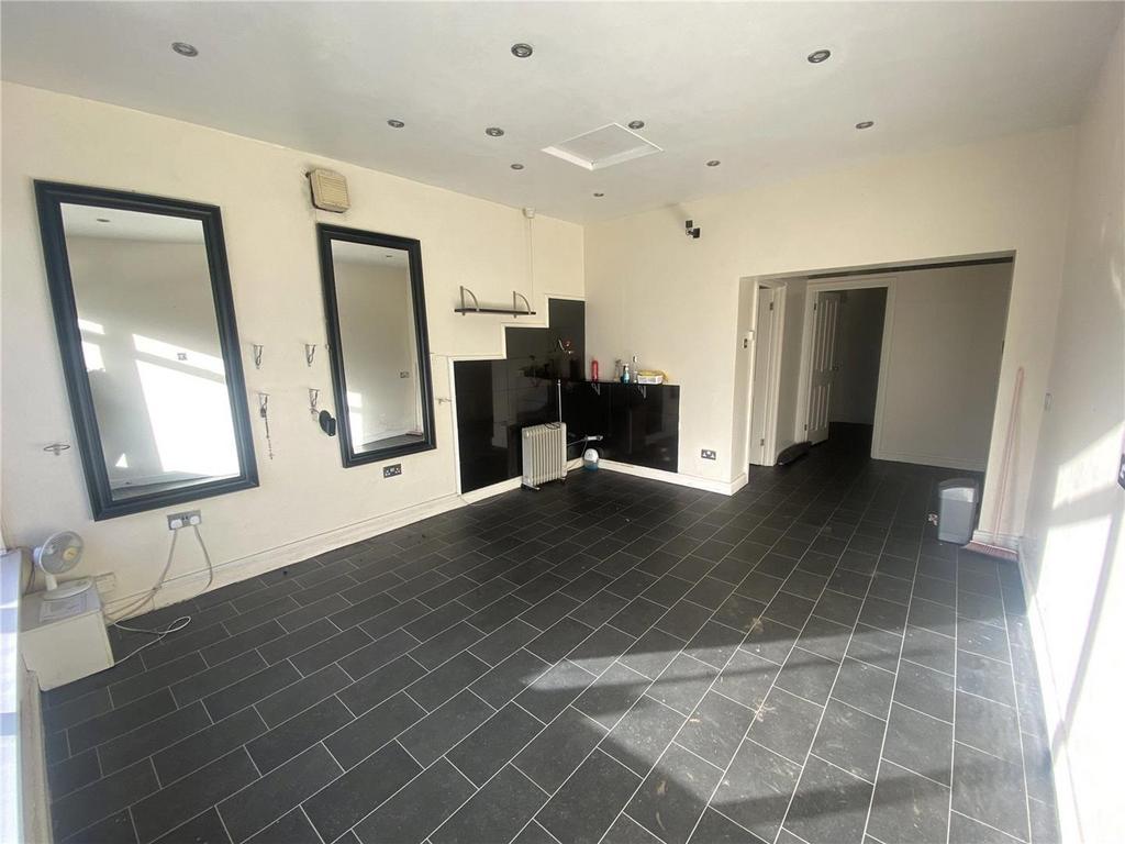 Newbury Lane, Oldbury, West Midlands Retail property (high street) £