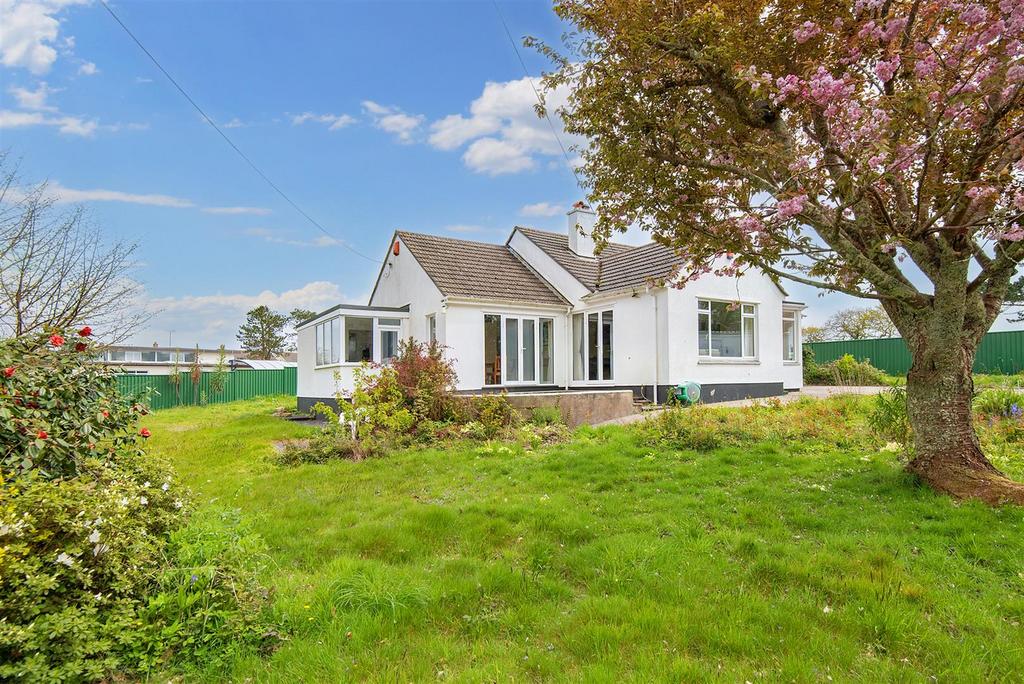 Mawnan Smith 3 bed detached bungalow for sale £675,000