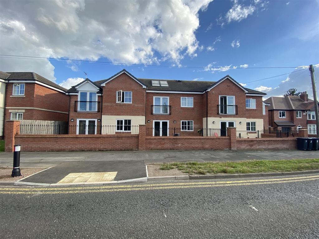Turan Court, 9 Hagley Road, Hayley Green 1 bed apartment £650 pcm (£