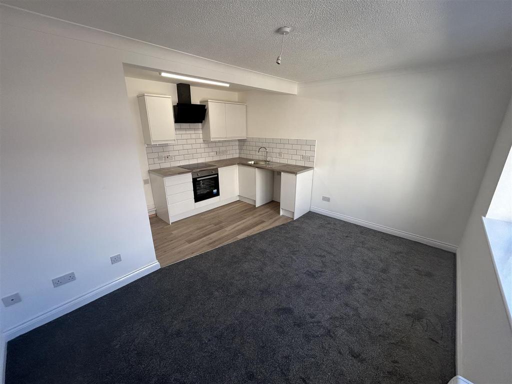 Spinners End Drive, Cradley Heath... 1 bed apartment £550 pcm (£127 pw)