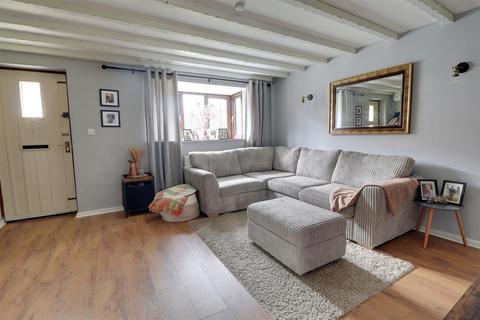 4 Chapman Way, Cheltenham, GL51 3NE