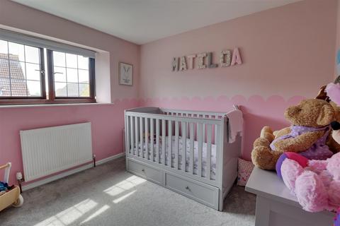 4 Chapman Way, Cheltenham, GL51 3NE