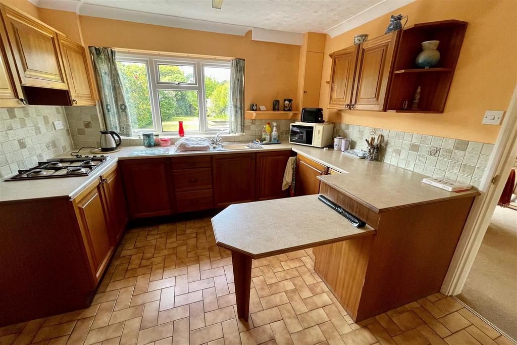 Spies Lane, Halesowen, West Midlands 3 bed link detached house for sale £350,000