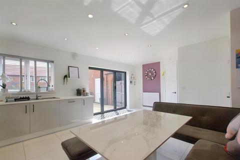 76 Seaton Way, Mapperley, Nottingham, NG3 5XB