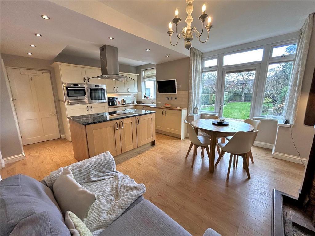 Astley Avenue, Halesowen 3 bed semidetached house £390,000