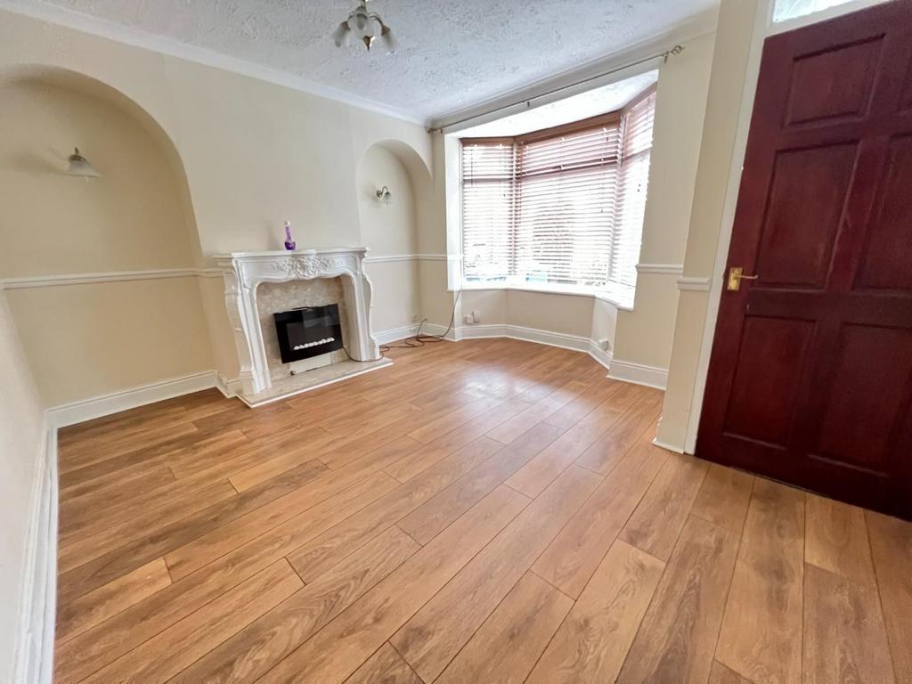 Lime Avenue, Staveley, Chesterfield 2 bed semidetached house £700